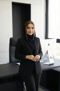 تصویر مریم حق شناس، از اعضای تیم شرکت آترین پارسیان صدر (برند P1)