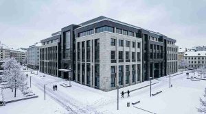 Морозостойкий гранит на фасаде и площади в суровых зимних условиях